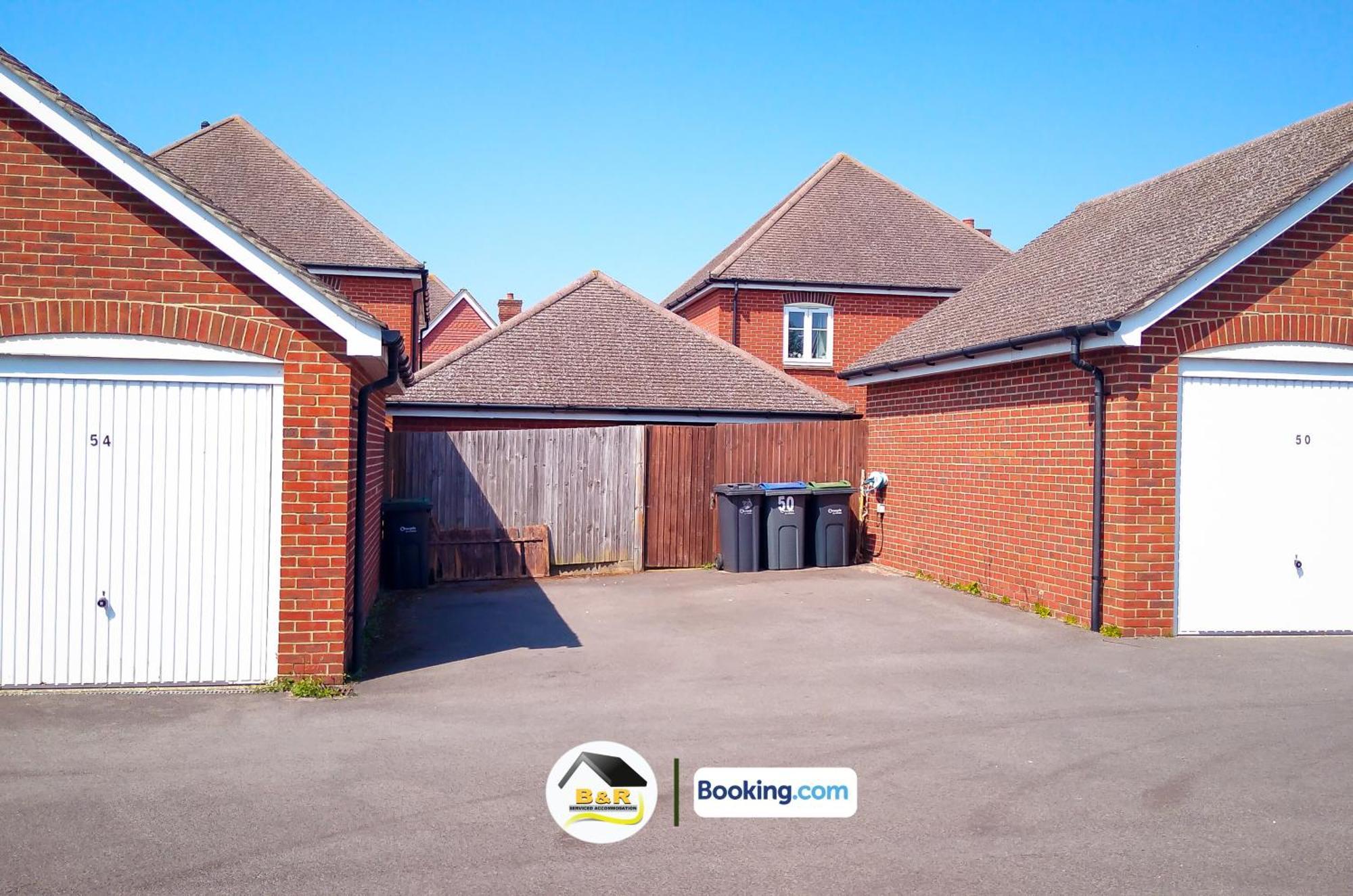 3 Bedroom House By B And R Serviced Accommodation Amesbury With Super Fast Wi-Fi 145Mbps Buitenkant foto