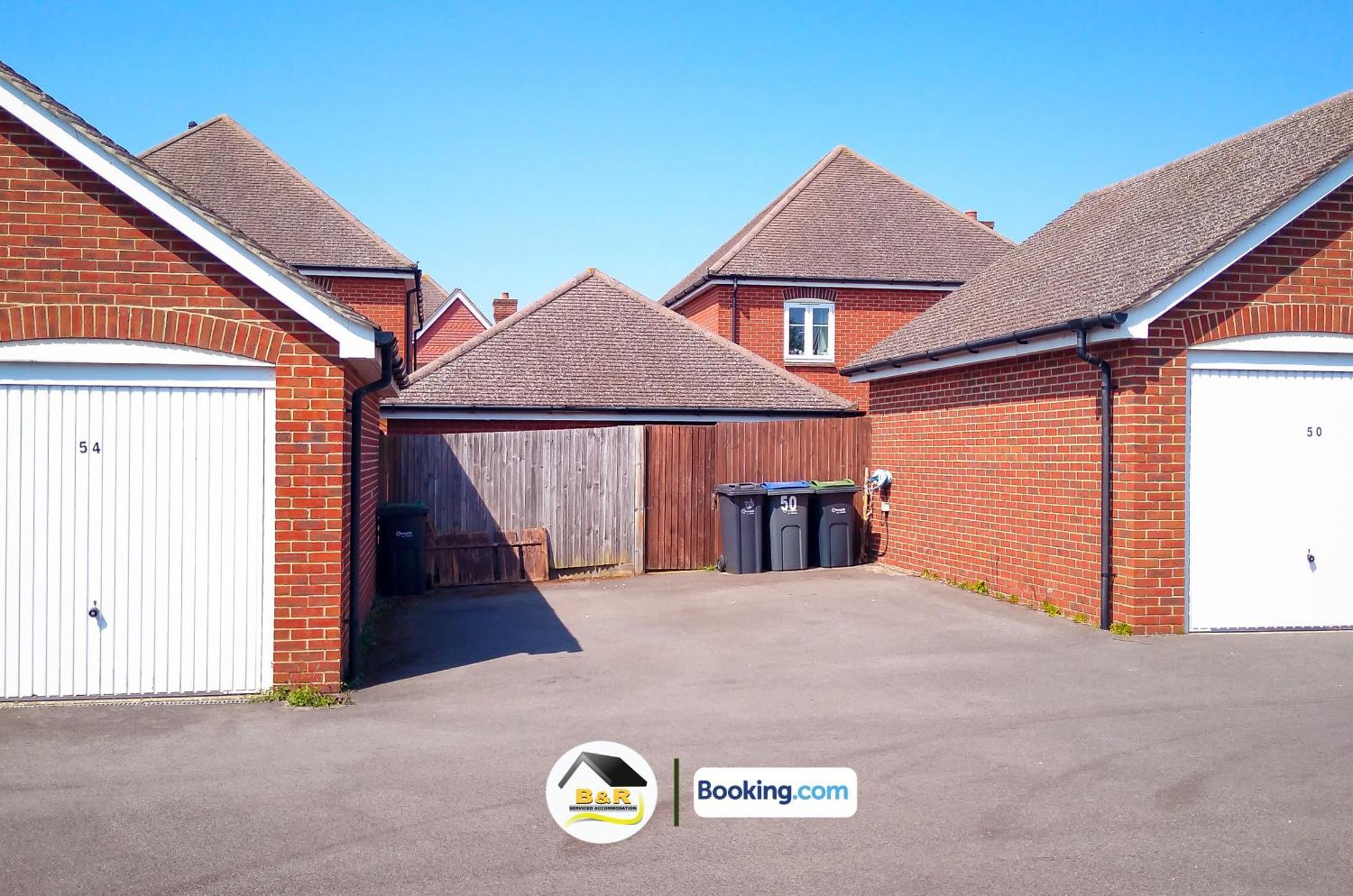 3 Bedroom House By B And R Serviced Accommodation Amesbury With Super Fast Wi-Fi 145Mbps Buitenkant foto