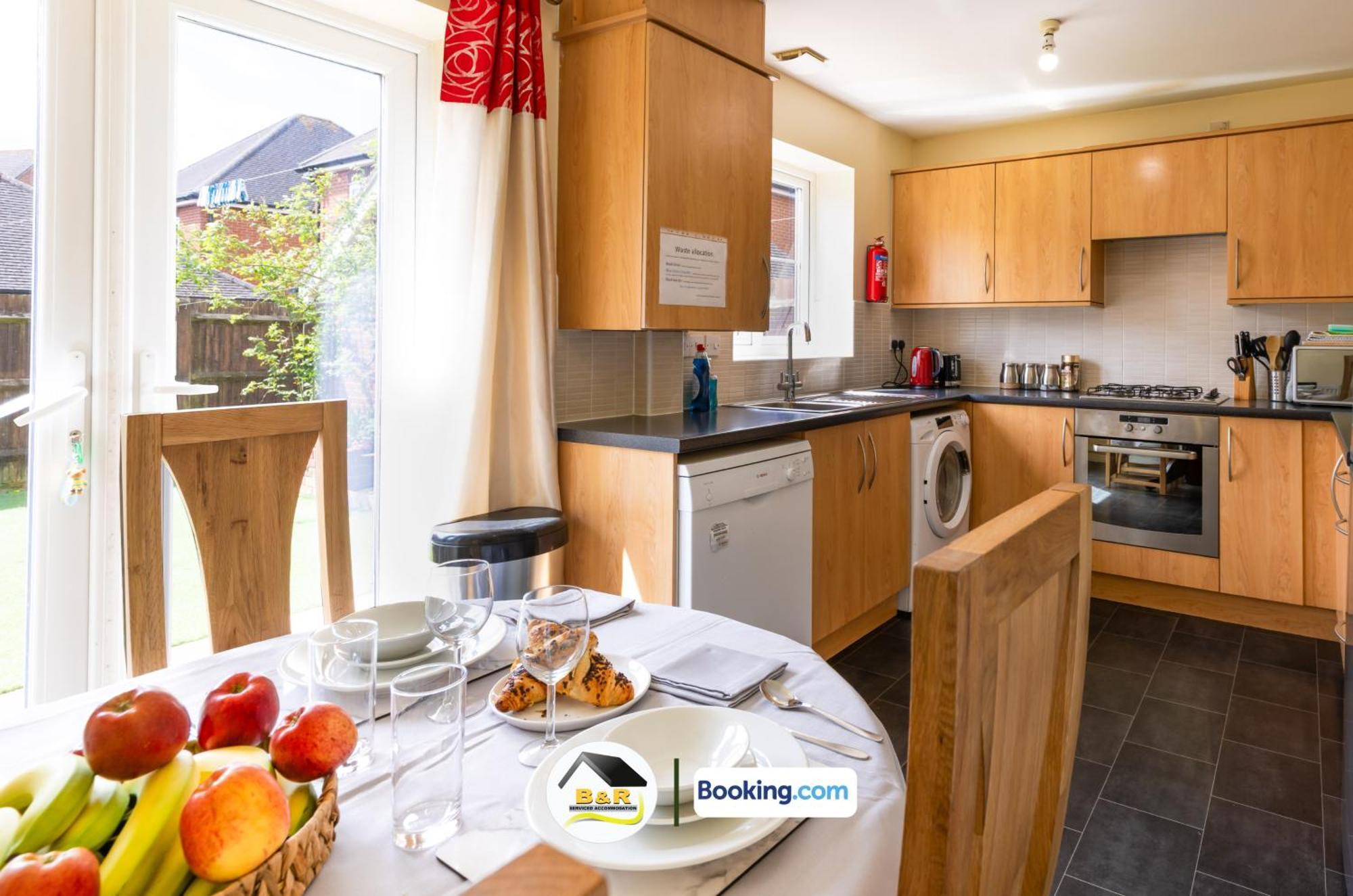 3 Bedroom House By B And R Serviced Accommodation Amesbury With Super Fast Wi-Fi 145Mbps Buitenkant foto