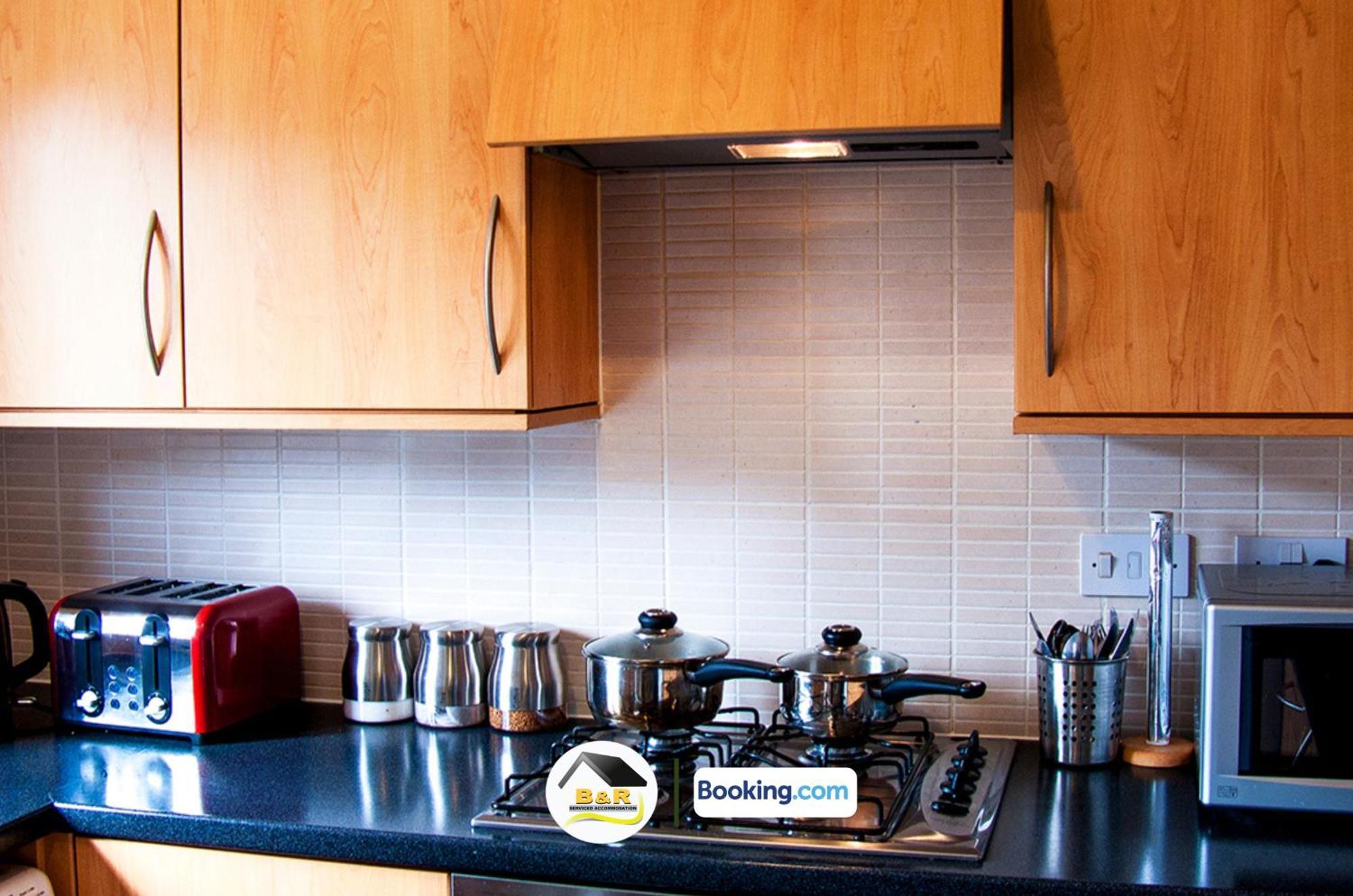 3 Bedroom House By B And R Serviced Accommodation Amesbury With Super Fast Wi-Fi 145Mbps Buitenkant foto