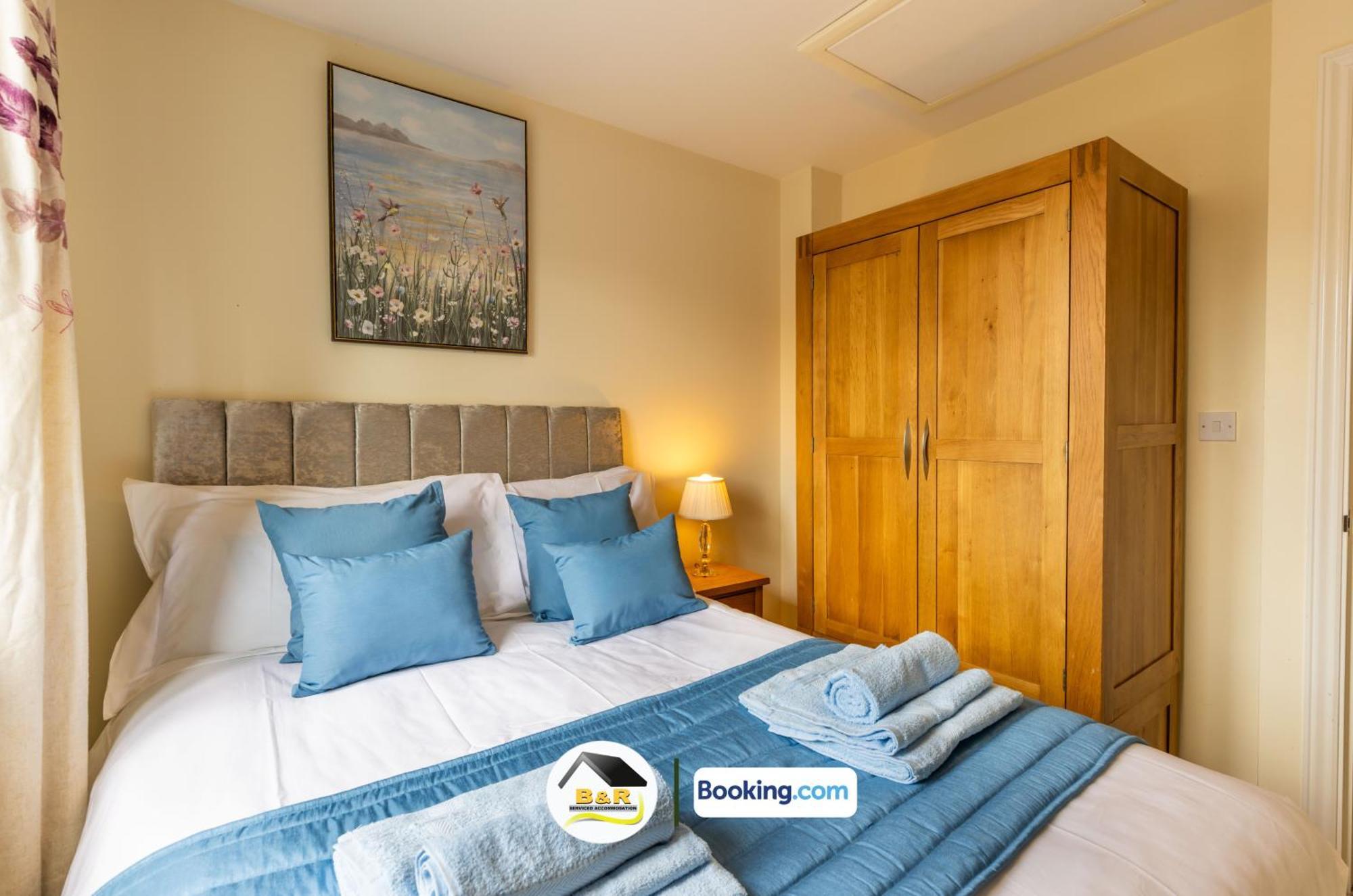 3 Bedroom House By B And R Serviced Accommodation Amesbury With Super Fast Wi-Fi 145Mbps Buitenkant foto