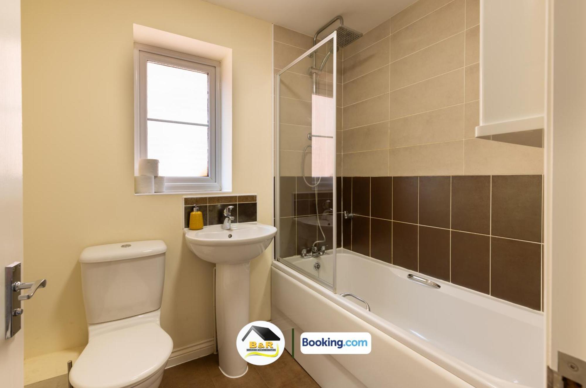 3 Bedroom House By B And R Serviced Accommodation Amesbury With Super Fast Wi-Fi 145Mbps Buitenkant foto