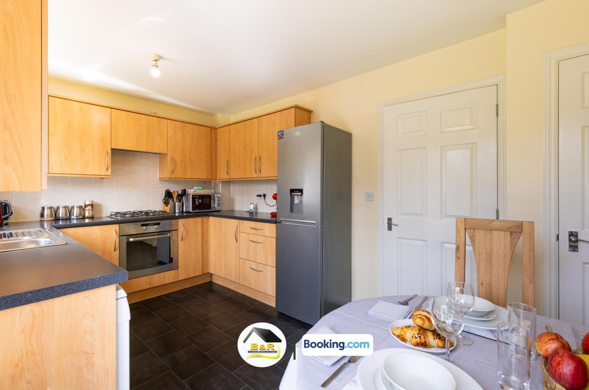 3 Bedroom House By B And R Serviced Accommodation Amesbury With Super Fast Wi-Fi 145Mbps Buitenkant foto